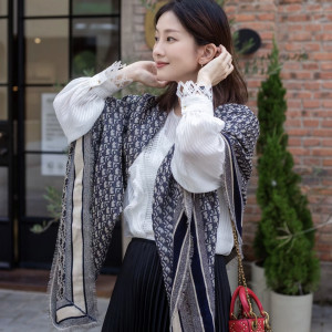 네이비 플라워 패턴 상의