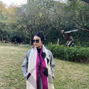 BURBERRY 실크 새틴 스카프