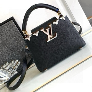 루이비통 블랙 레더 핸드백